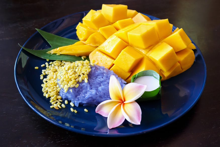 Ripe sweet mango with sticky rice, Traditional Thai dessert